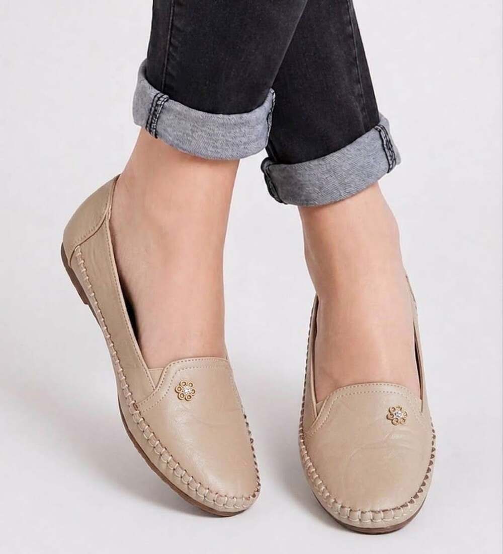 Beige Slip-On Comfort Loafers with Floral Embellishment - NWOT Size 11